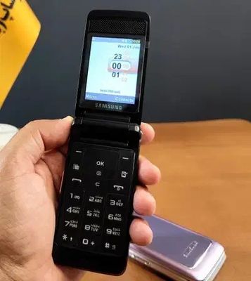 گوشی تاشو